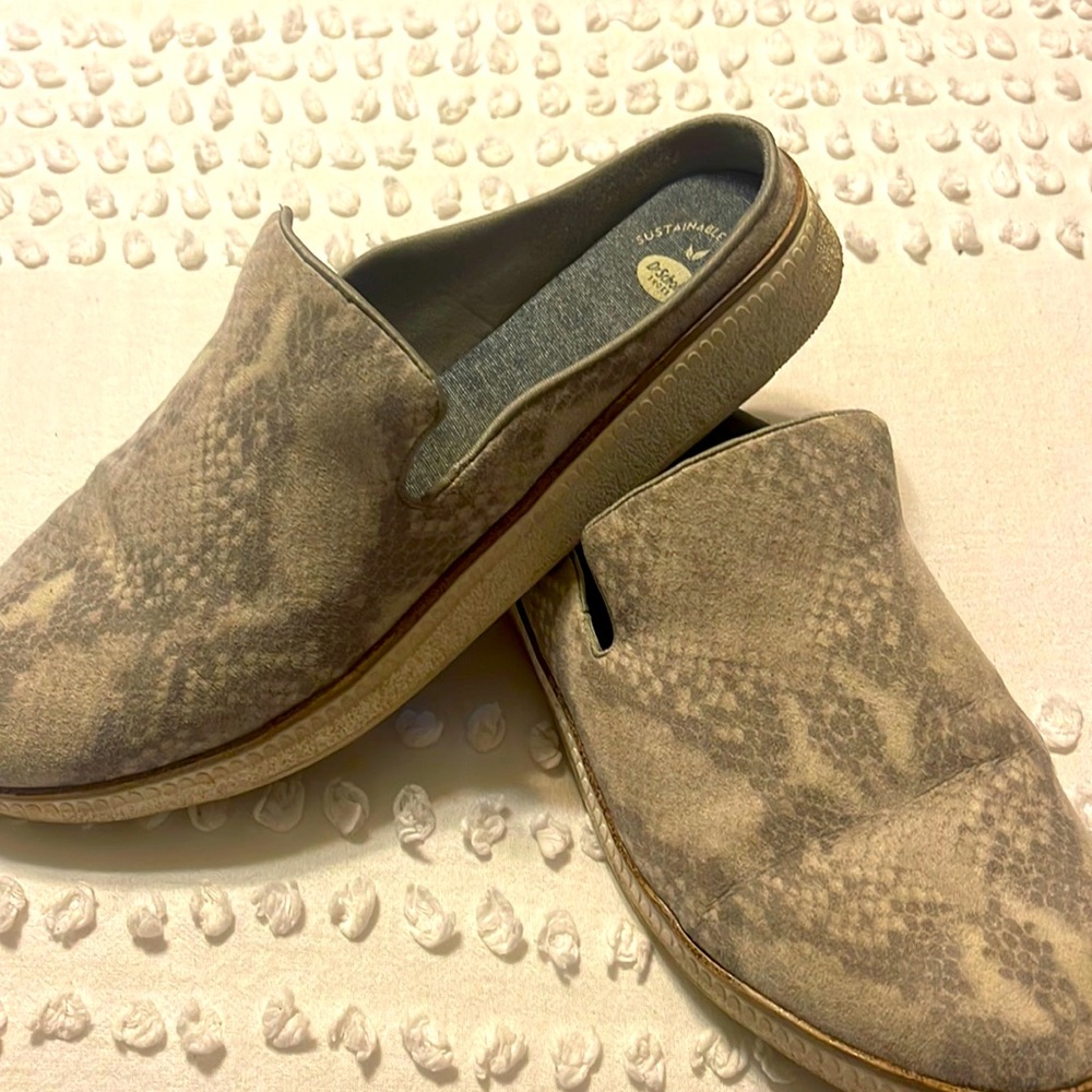 Dr Scholl’s slip on!